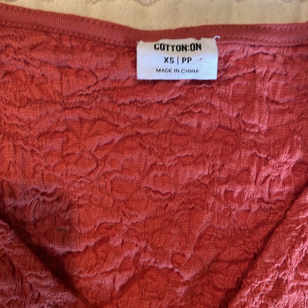 Red top - Picture 2 of 3
